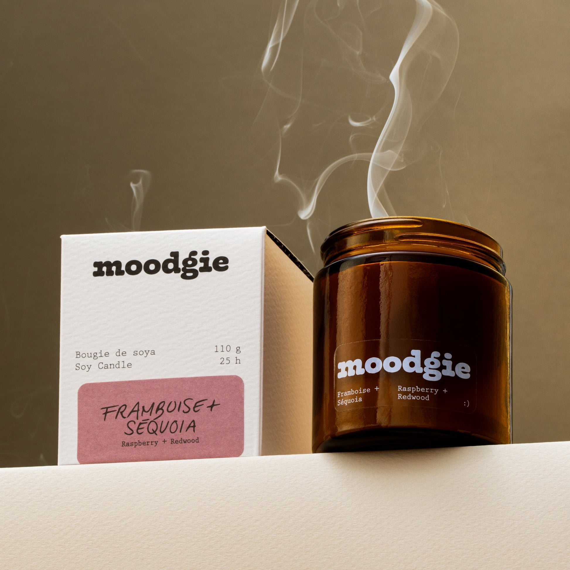 Bougie de soya naturelle de 110 g au parfum fruité et boisé de framboise et séquoia, coulée à la main au Québec