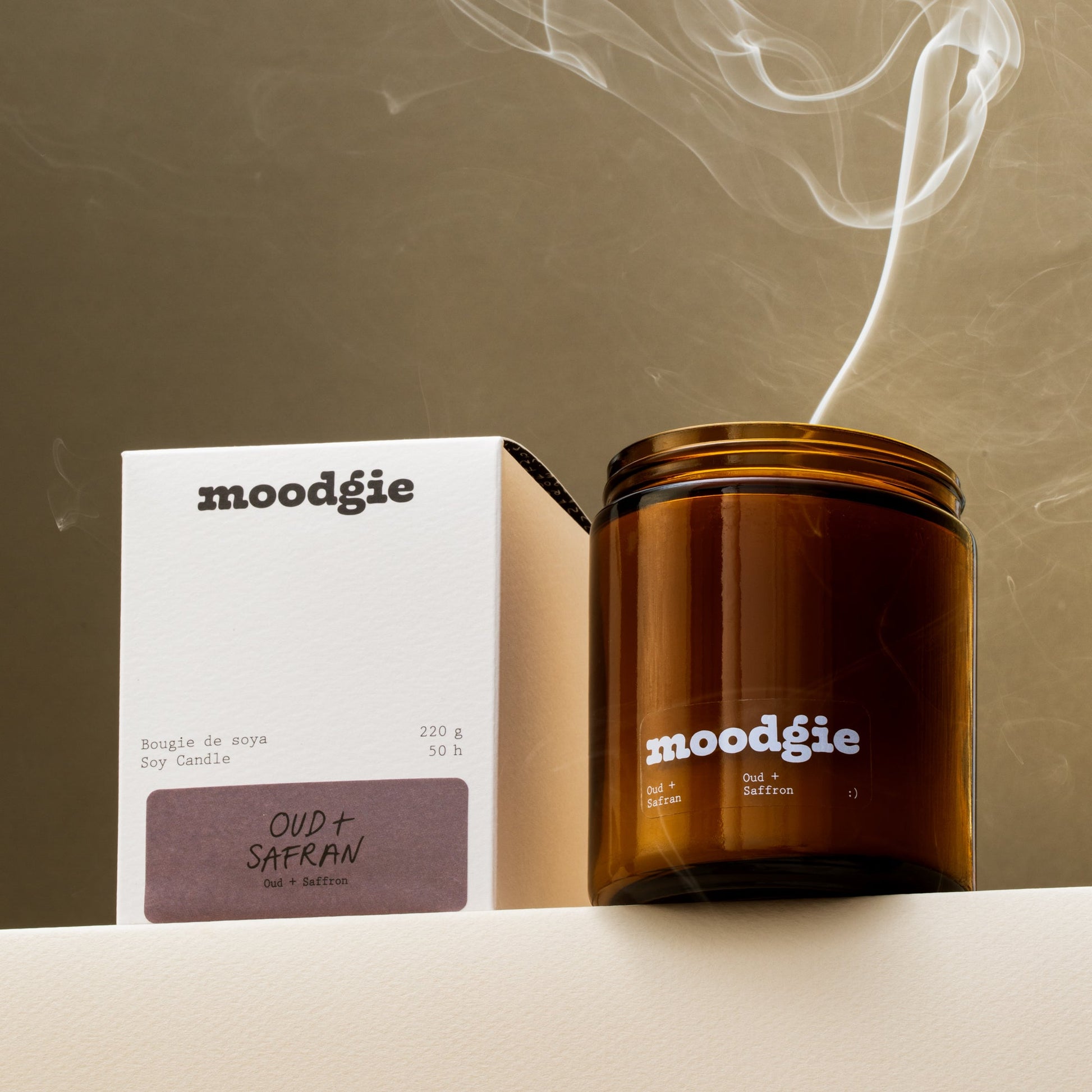 Bougie artisanale de 220 g en cire de soya, parfum oud et safran, fabriquée au Québec par Moodgie