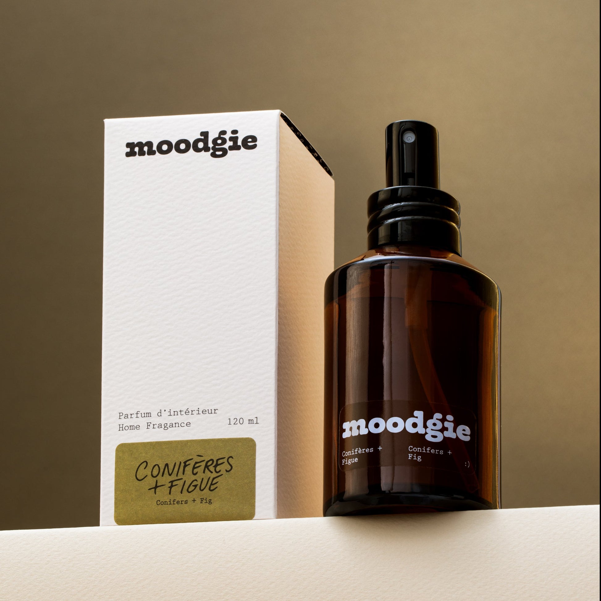 Parfum d’intérieur boisé et fruité aux conifères et figue, conçu au Québec.
