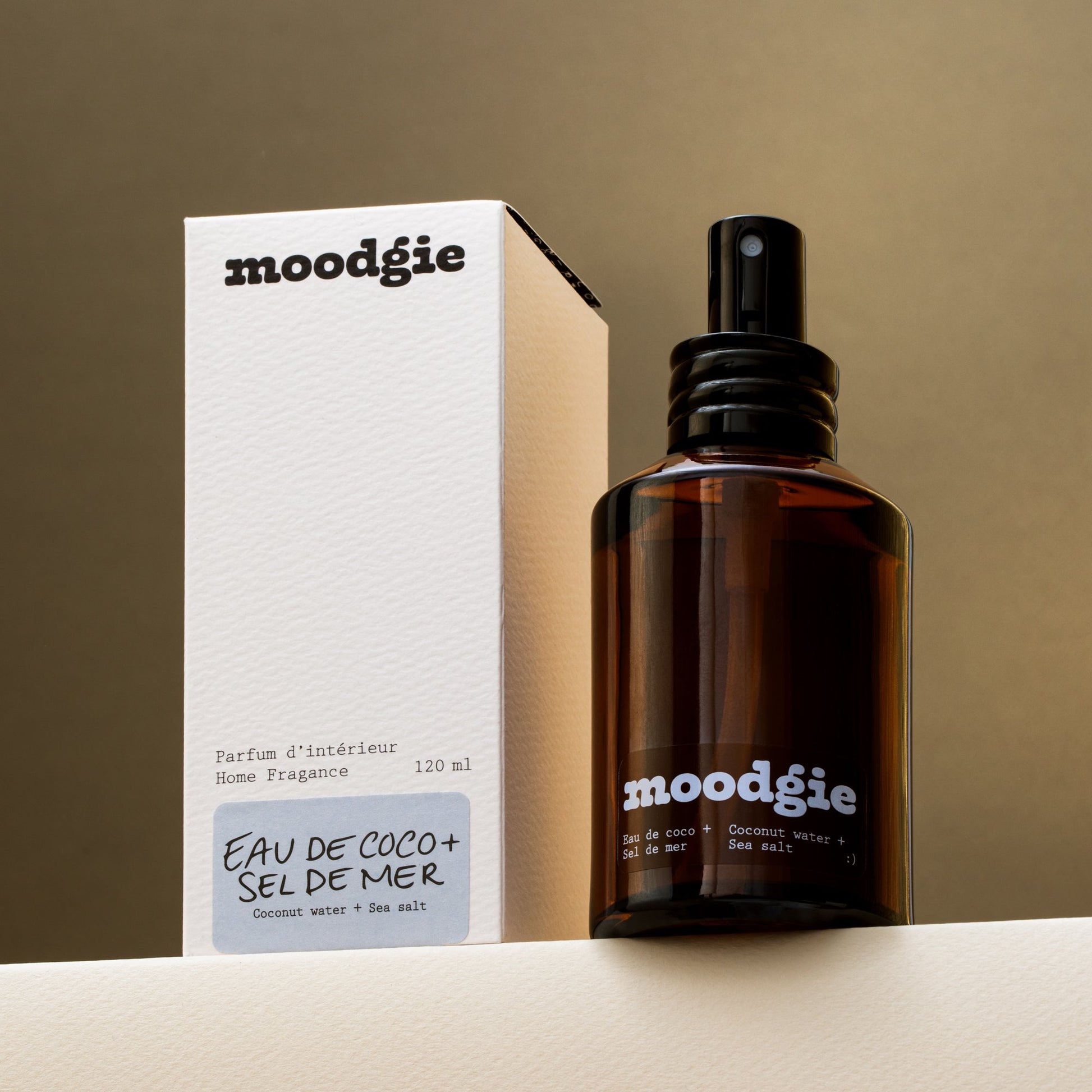 Parfum d’intérieur naturel à l’eau de coco et sel de mer, exotique et salin, fabriqué au Québec.