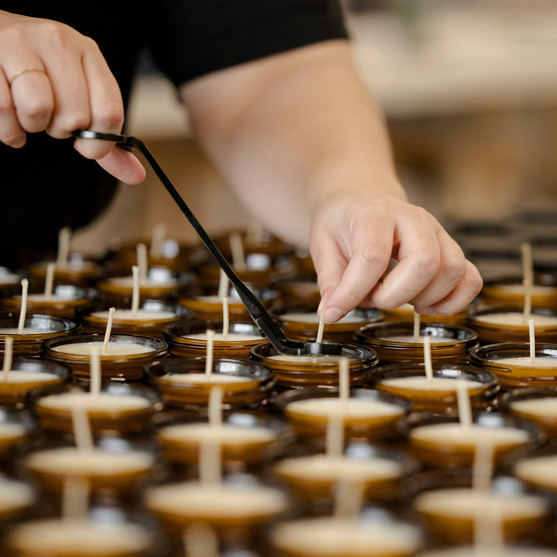 Pourquoi couper la mèche de sa bougie? (oui, c’est vraiment important) - Moodgie