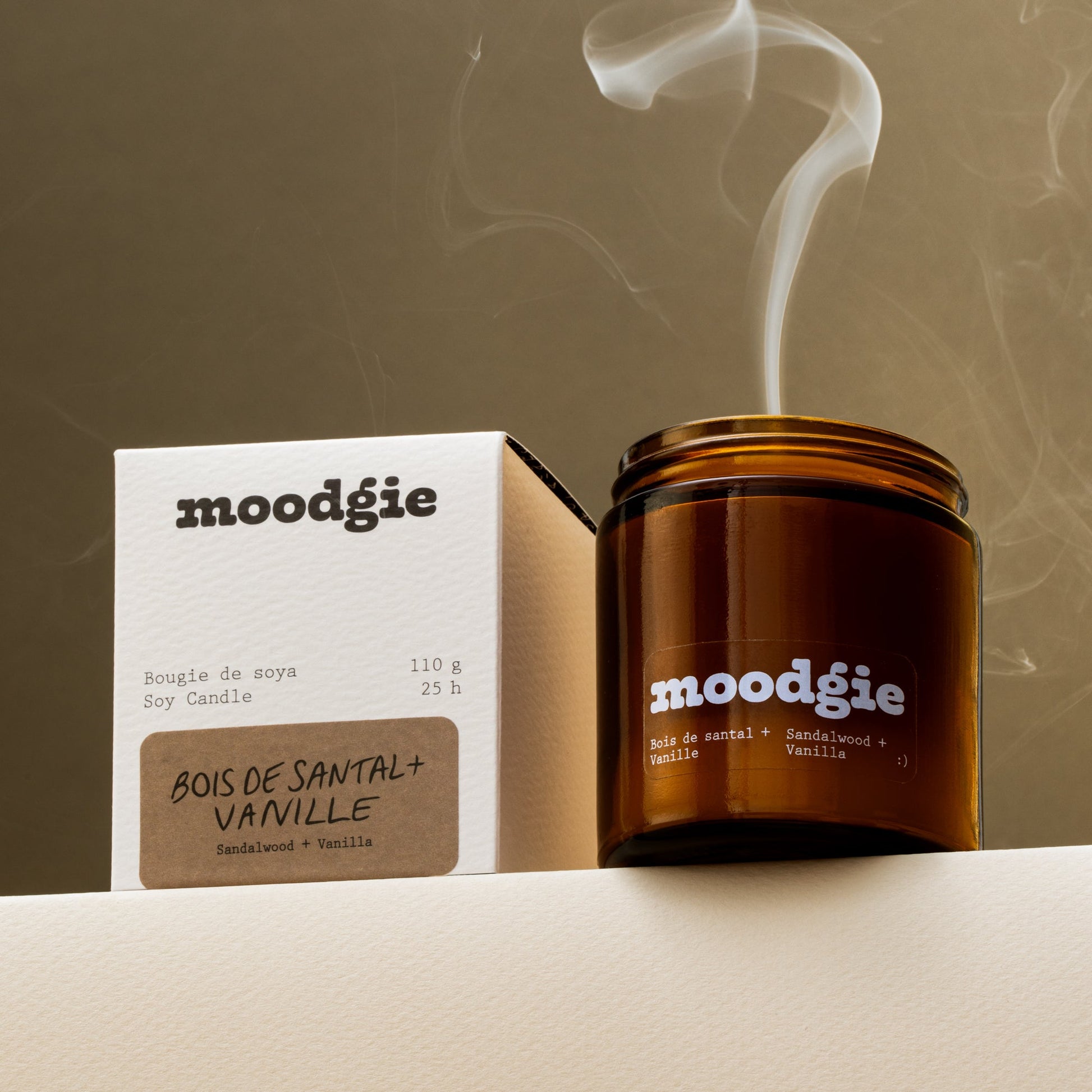 Bougie de soya naturelle de 110 g aux notes chaleureuses de bois de santal et vanille, coulée à la main au Québec