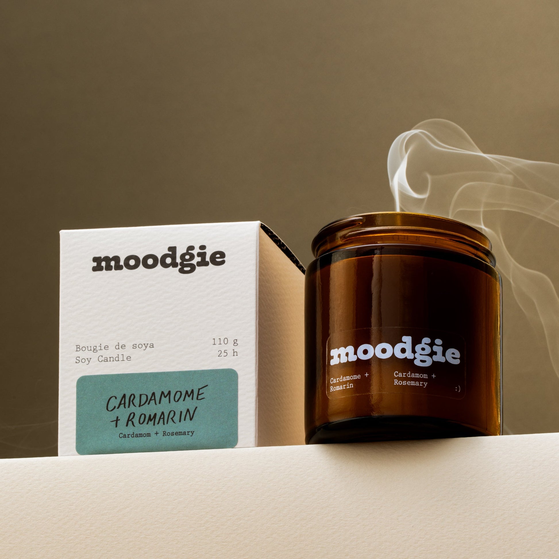 Bougie de soya naturelle de 110 g au parfum épicé de cardamome et romarin, coulée à la main au Québec